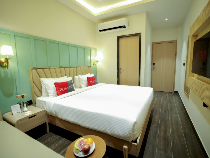 Play Deluxe Room